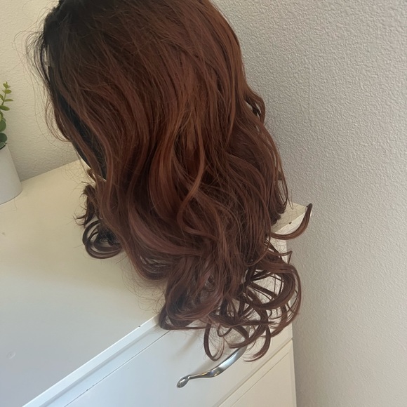 - Wig - Picture 2 of 6